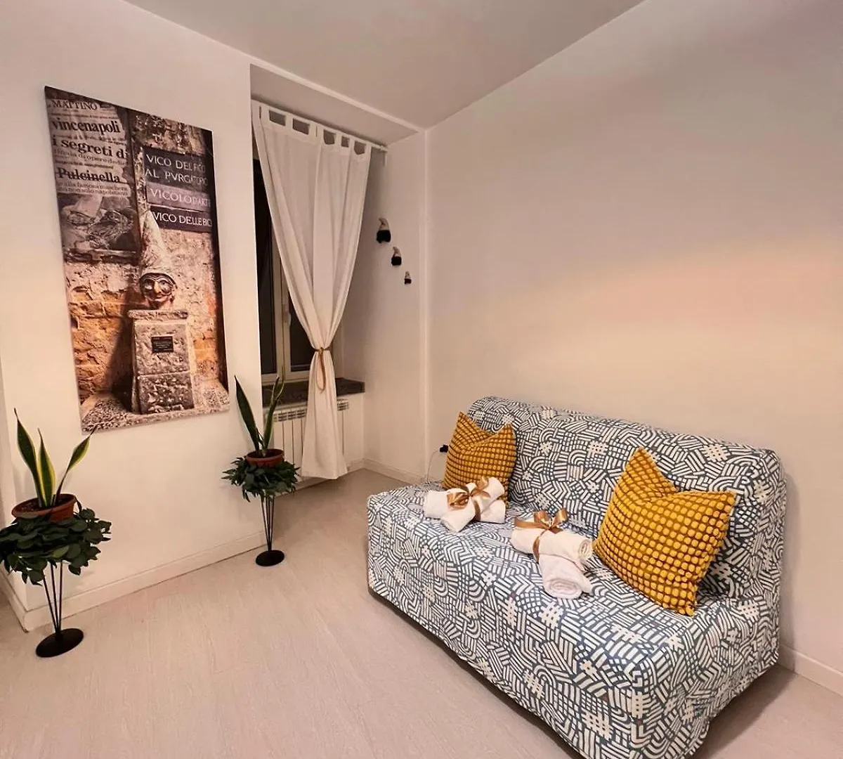 Napoli Street Chiaia Apartment Naples