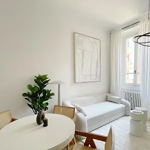 https://casa-unica-milano-typical-charming-apartment-navigli-ii.italymilanhotels.net