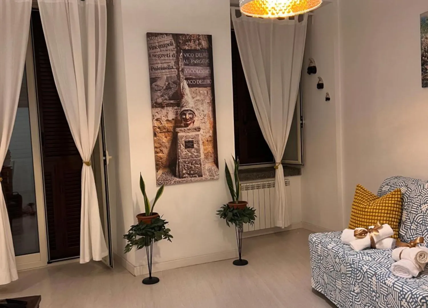 Napoli Street Chiaia Apartment